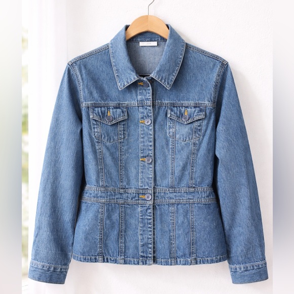 Valerie Stevens Jackets & Blazers - Valerie Stevens 100% Cotton Light Blue Denim Button-Front Jacket‎ L